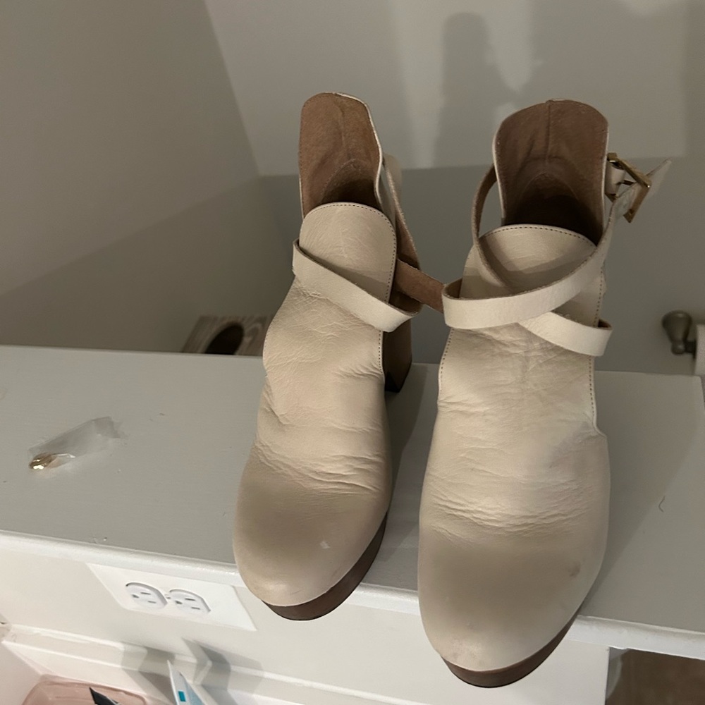 Clog - Picture 3 of 3